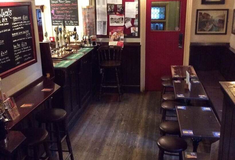 هتل The Black Horse Inn