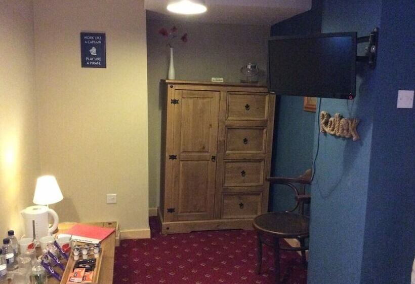 هتل The Black Horse Inn