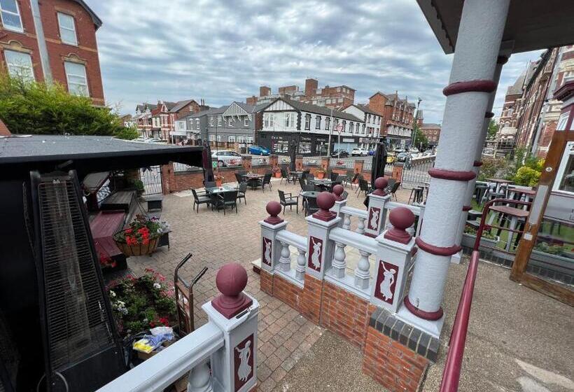 فندق Southport Metro