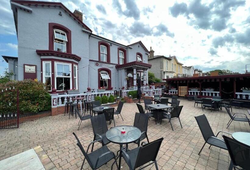 فندق Southport Metro