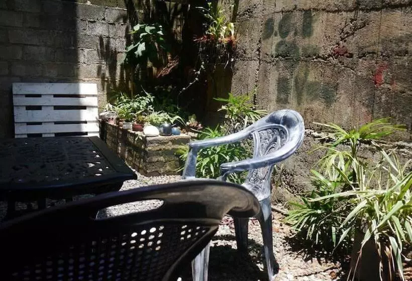 Kandy Walkers Hostel