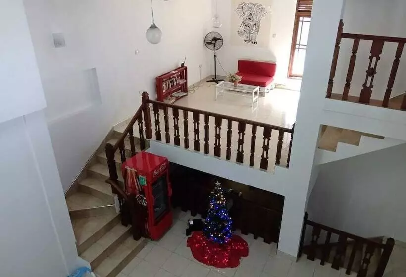 Kandy Walkers Hostel