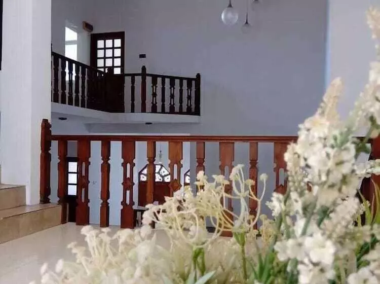 Kandy Walkers Hostel