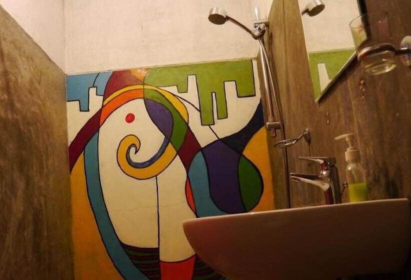 Kandy Walkers Hostel