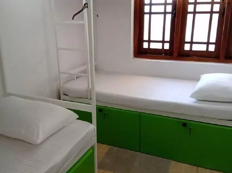 Kandy Walkers Hostel