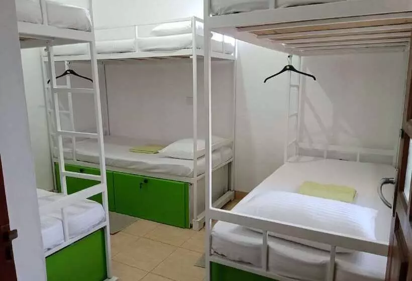 Kandy Walkers Hostel