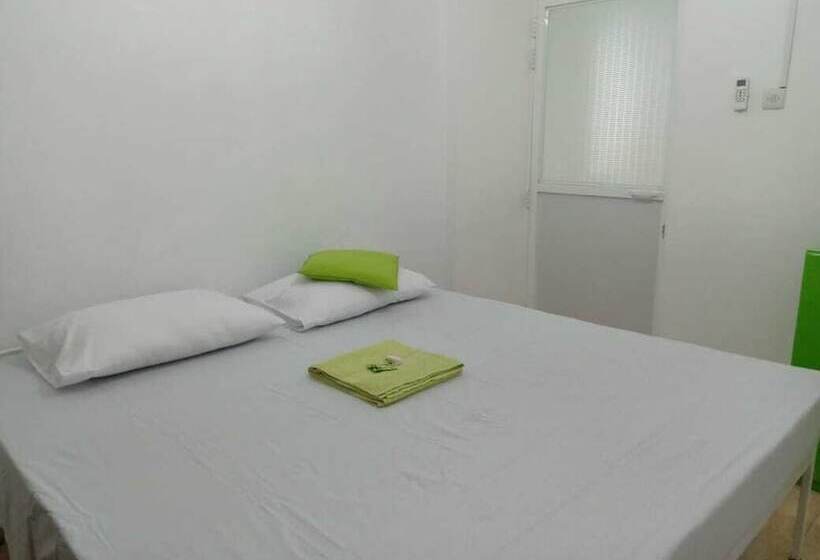 Kandy Walkers Hostel