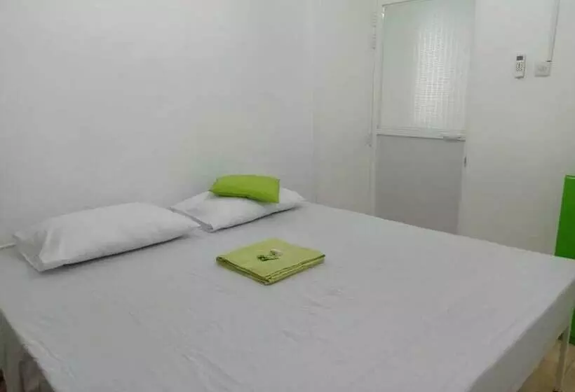 Kandy Walkers Hostel