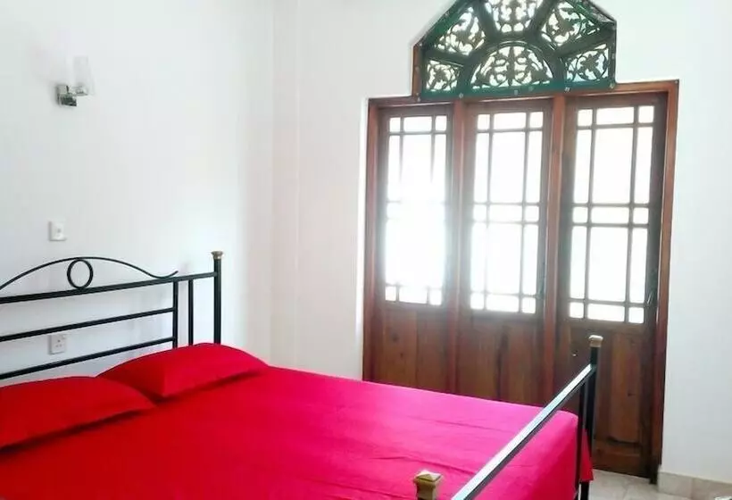 Kandy Walkers Hostel