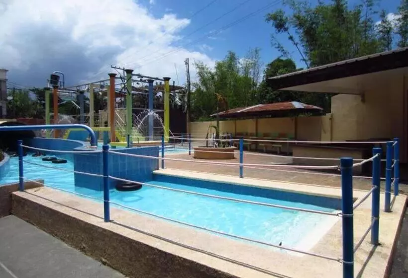 استراحتگاه Caribbean Waterpark And Resotel