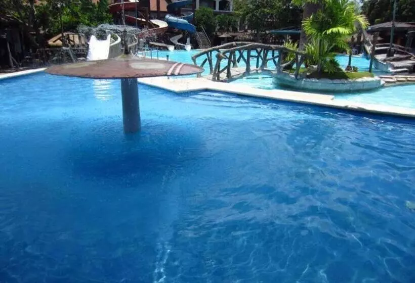 استراحتگاه Caribbean Waterpark And Resotel