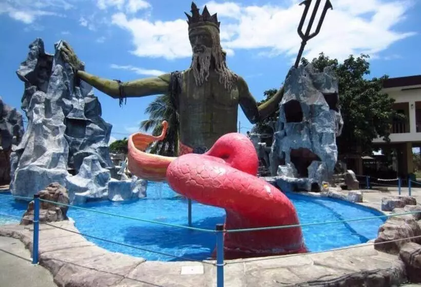 استراحتگاه Caribbean Waterpark And Resotel