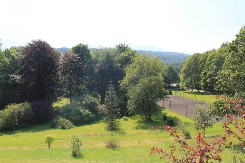 Bed and Breakfast Tirindrish House