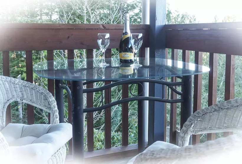 Bed and Breakfast 8 On Oregon Boutique Lodge