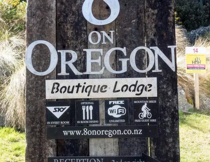 Bed and Breakfast 8 On Oregon Boutique Lodge