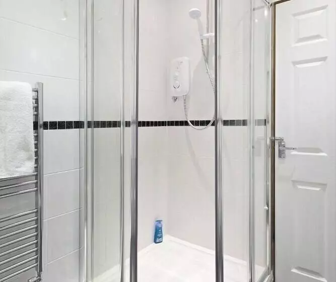 هتل Emporium City Centre Self Catering