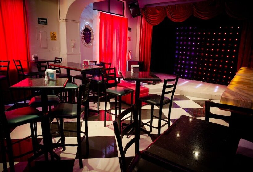 فندق Grand Reyes