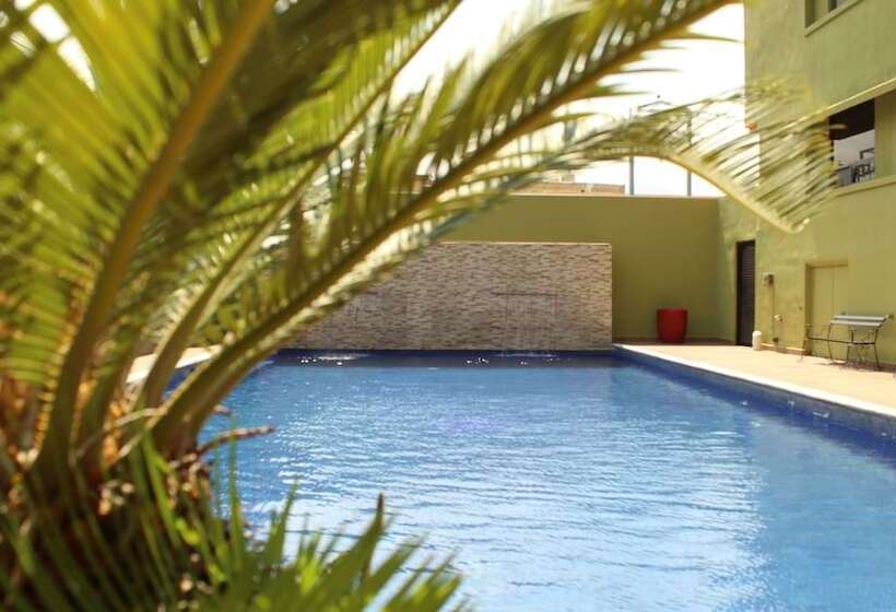 فندق Grand Reyes