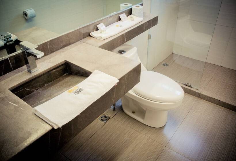 فندق Grand Reyes