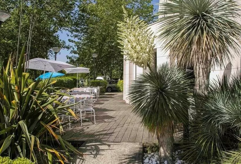 هتل Ibis Budget Bordeaux Aeroport