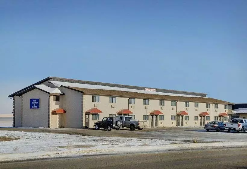 בית מלון כפרי Nova Inn Kindersley