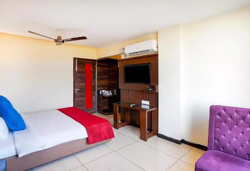 هتل Redwood Resort