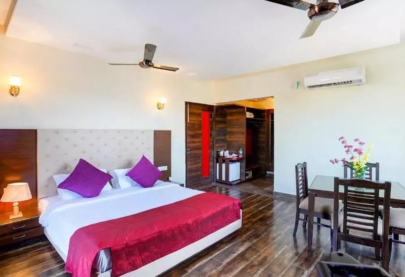 هتل Redwood Resort