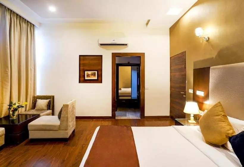 هتل Redwood Resort