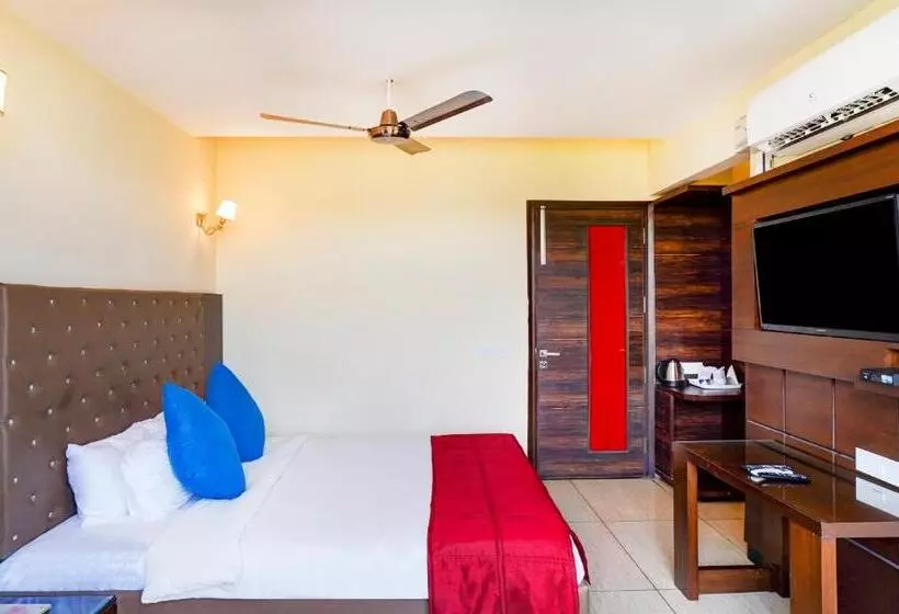 هتل Redwood Resort