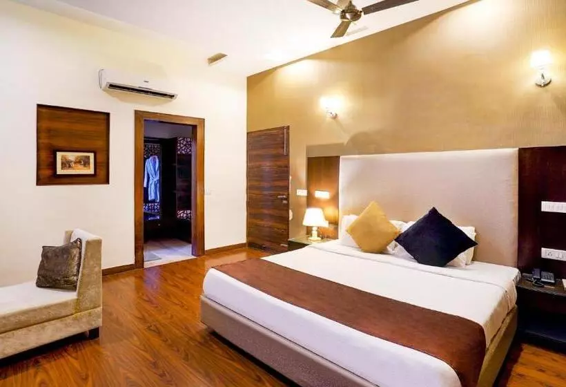 هتل Redwood Resort