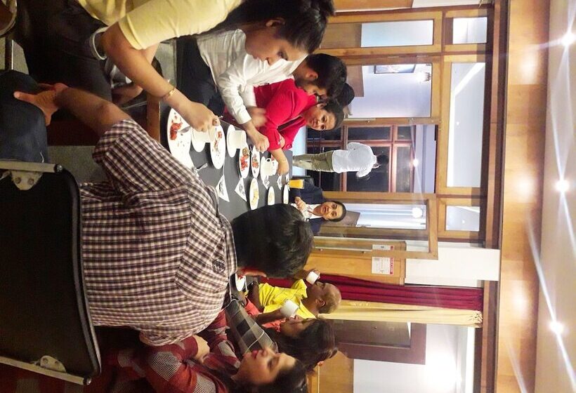 בית מלון כפרי The Golden Crest