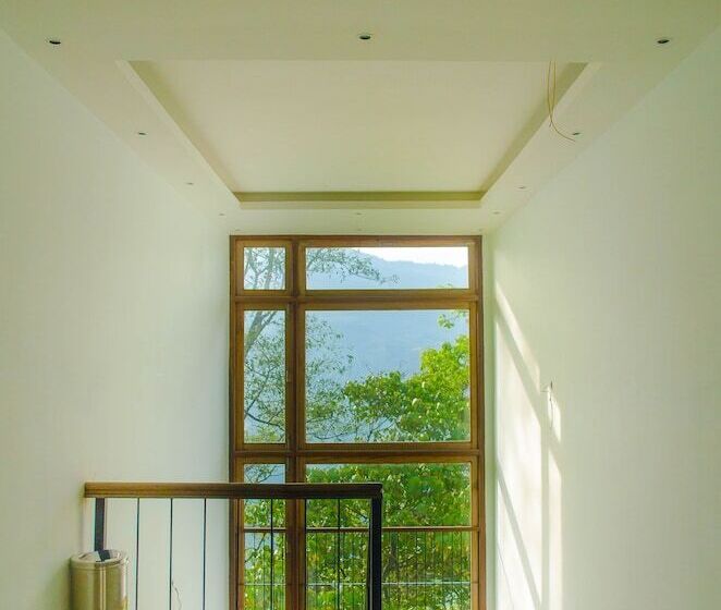 בית מלון כפרי The Golden Crest