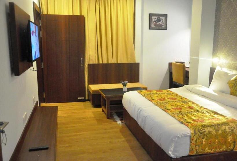 בית מלון כפרי The Golden Crest