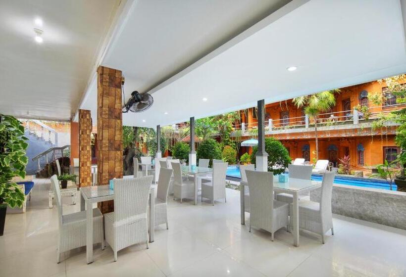 Отель Lumbung Sari Legian