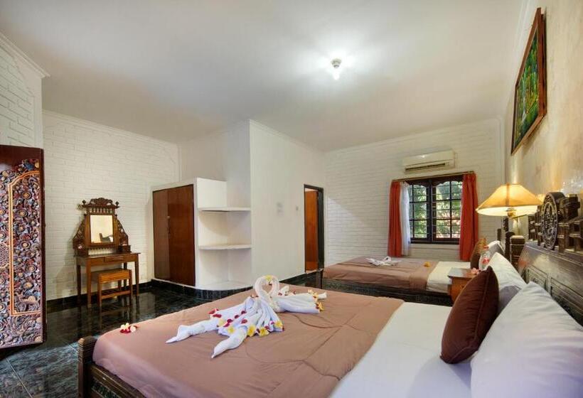 Отель Lumbung Sari Legian