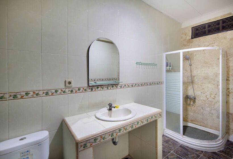 Отель Lumbung Sari Legian