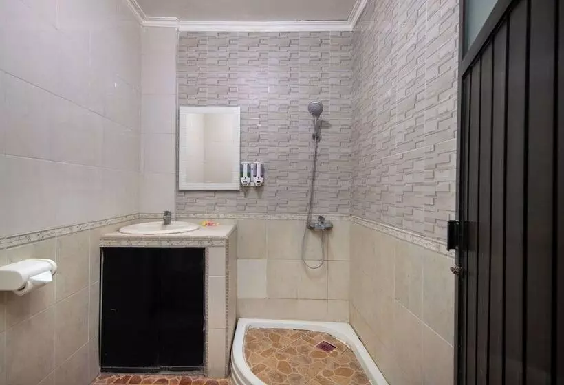 酒店 Lumbung Sari Legian