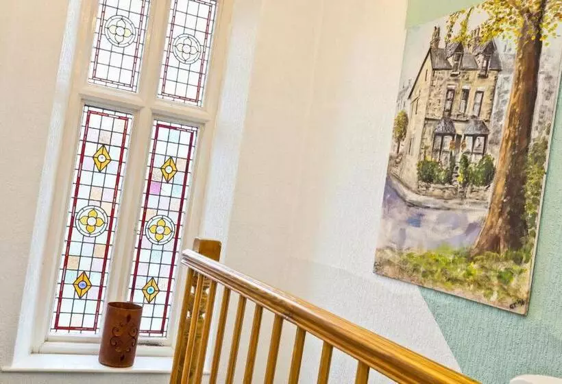 پانسیون Lyndhurst Guest House