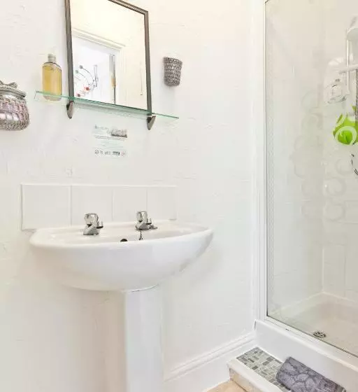 پانسیون Lyndhurst Guest House