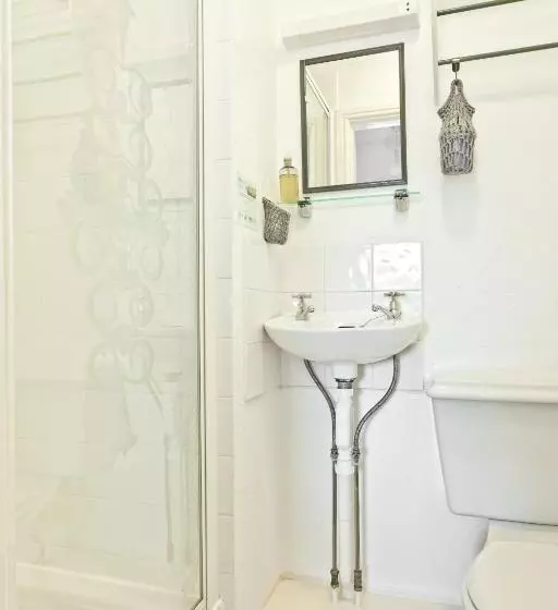 پانسیون Lyndhurst Guest House