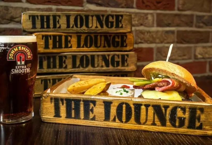 The Lounge Hotel & Bar