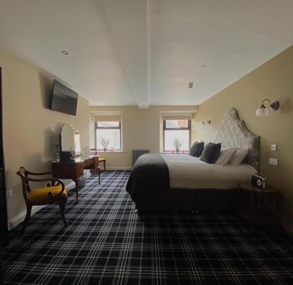 The Lounge Hotel & Bar