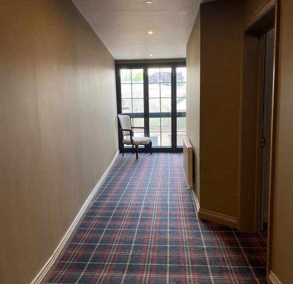 The Lounge Hotel & Bar