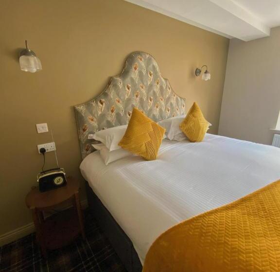 The Lounge Hotel & Bar