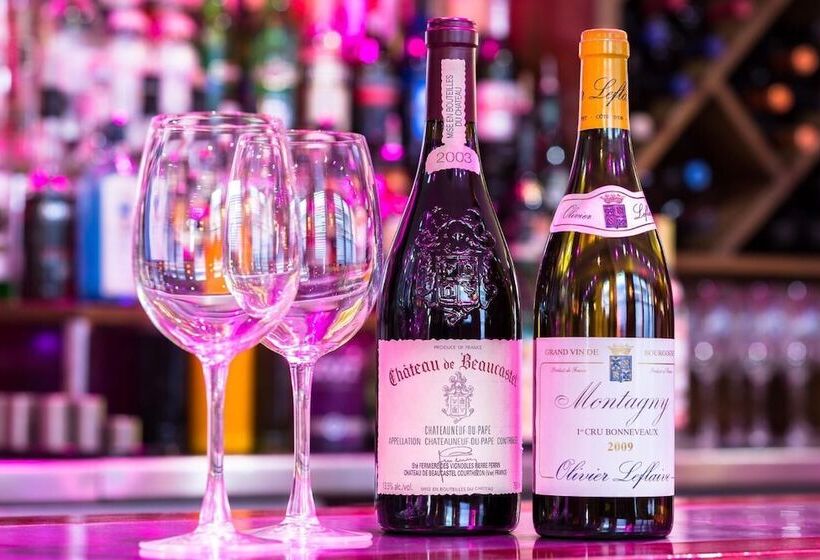 The Lounge Hotel & Bar