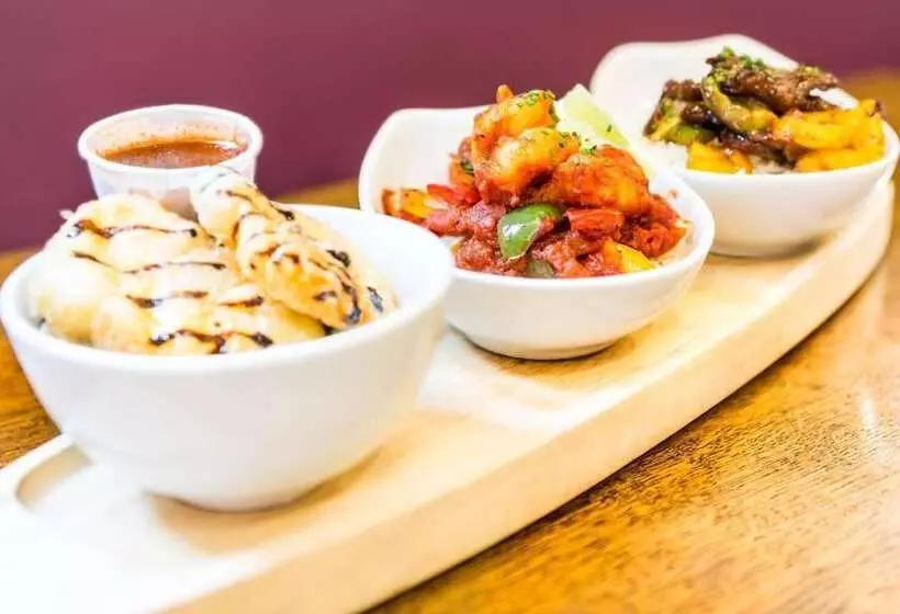 The Lounge Hotel & Bar