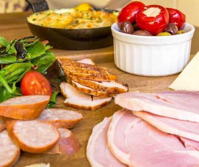 The Lounge Hotel & Bar