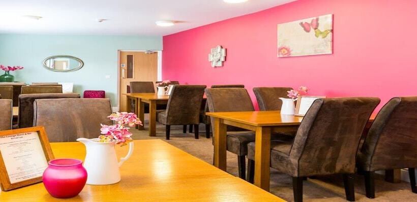 The Lounge Hotel & Bar