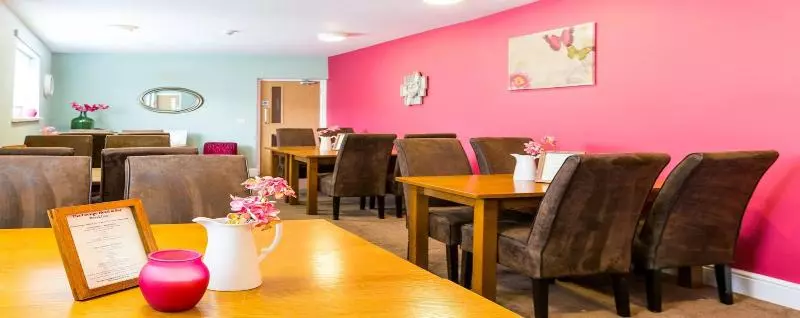 The Lounge Hotel & Bar