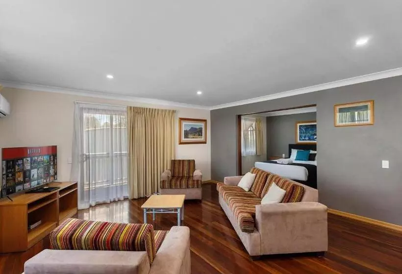 Eastgate On The Range Motel